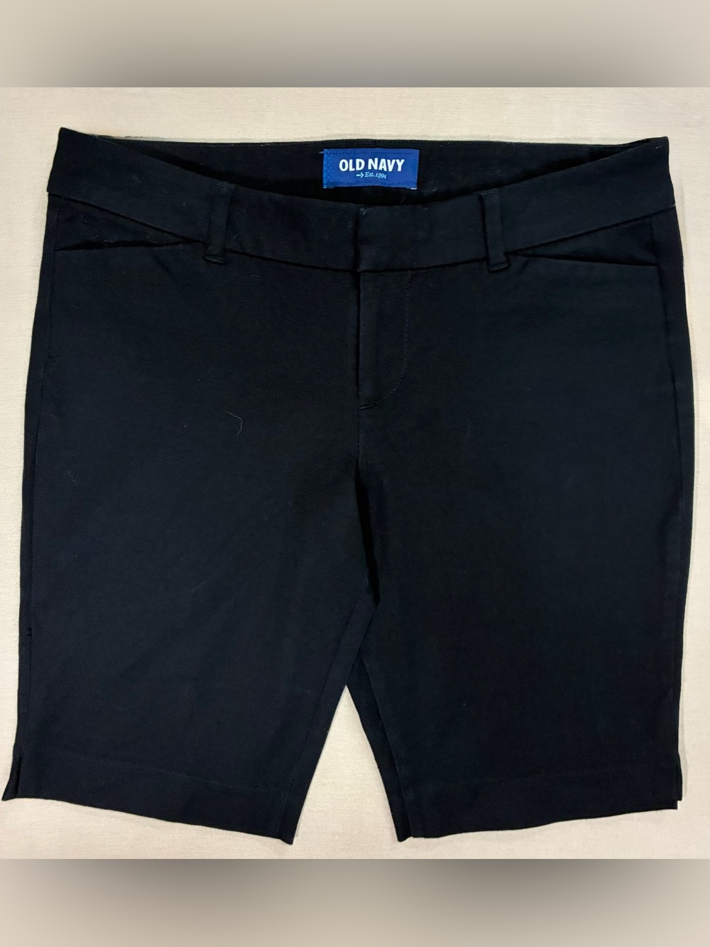 Old Navy Daisy Bermuda Shorts in color Black Jack